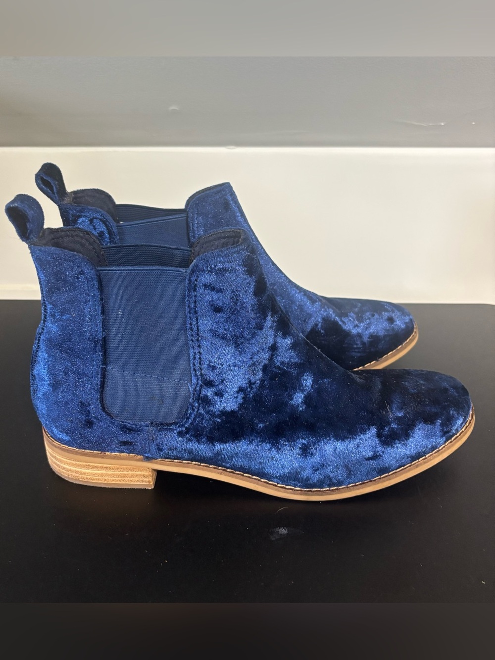 TOMS Blue Velvet Ankle Boots Chelsea booties size 9